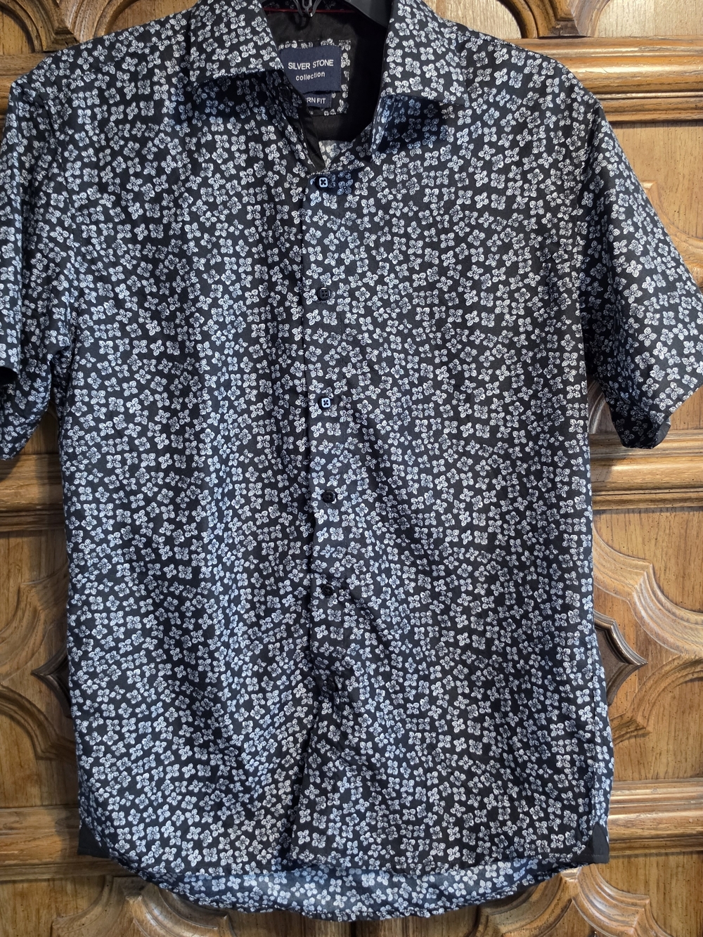 Silver Stone Black And White Short-Sleeve Floral Button-Down Shirt